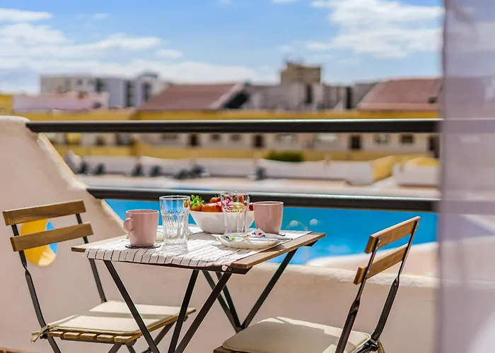 Marina Palace With Swimming Pool أذيخي