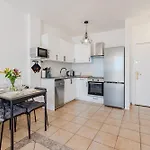 Marina Palace With Swimming Pool Apartment