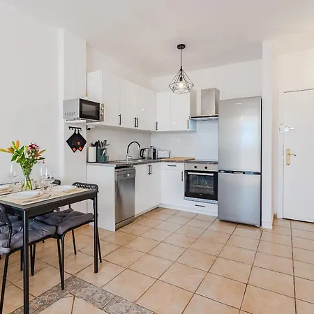 Marina Palace With Swimming Pool Apartment