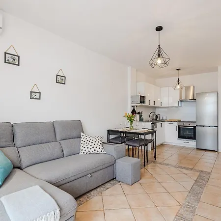 Apartamento Marina Palace With Swimming Pool